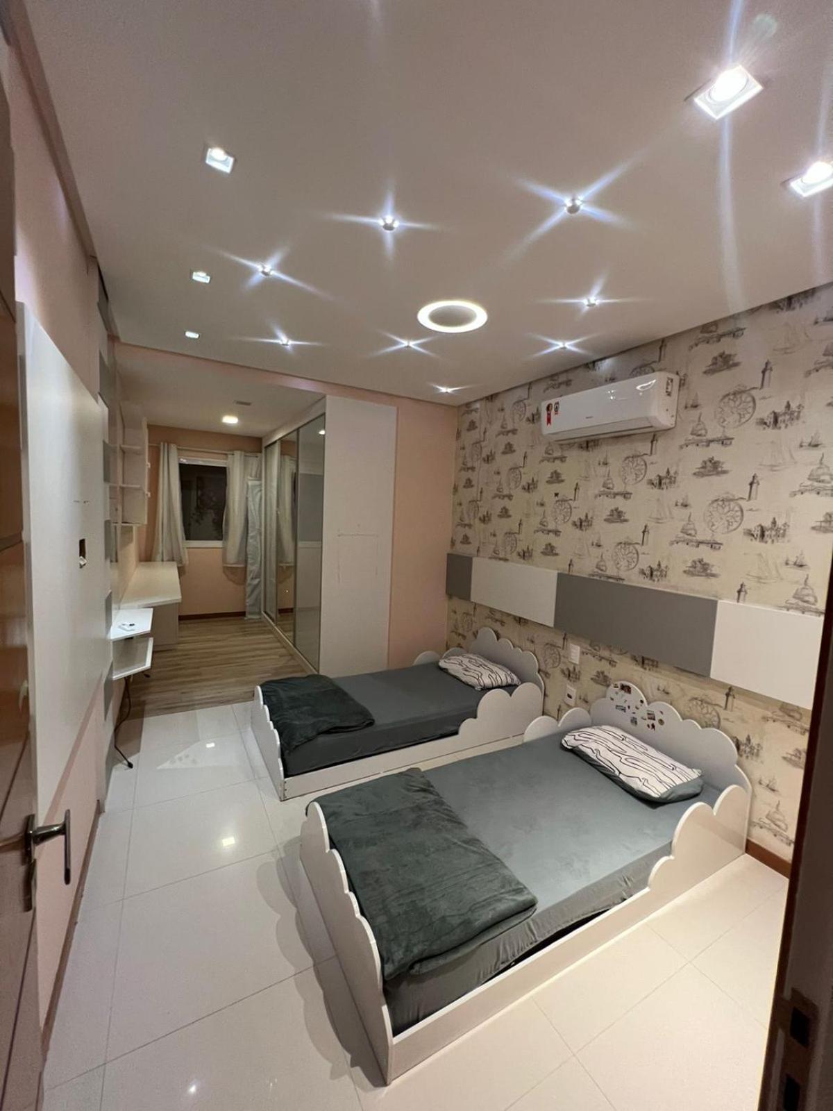 Apt 3Q Luxo Com Ar E Jacuzzi Na Beira Mar Гуарапарі Екстер'єр фото