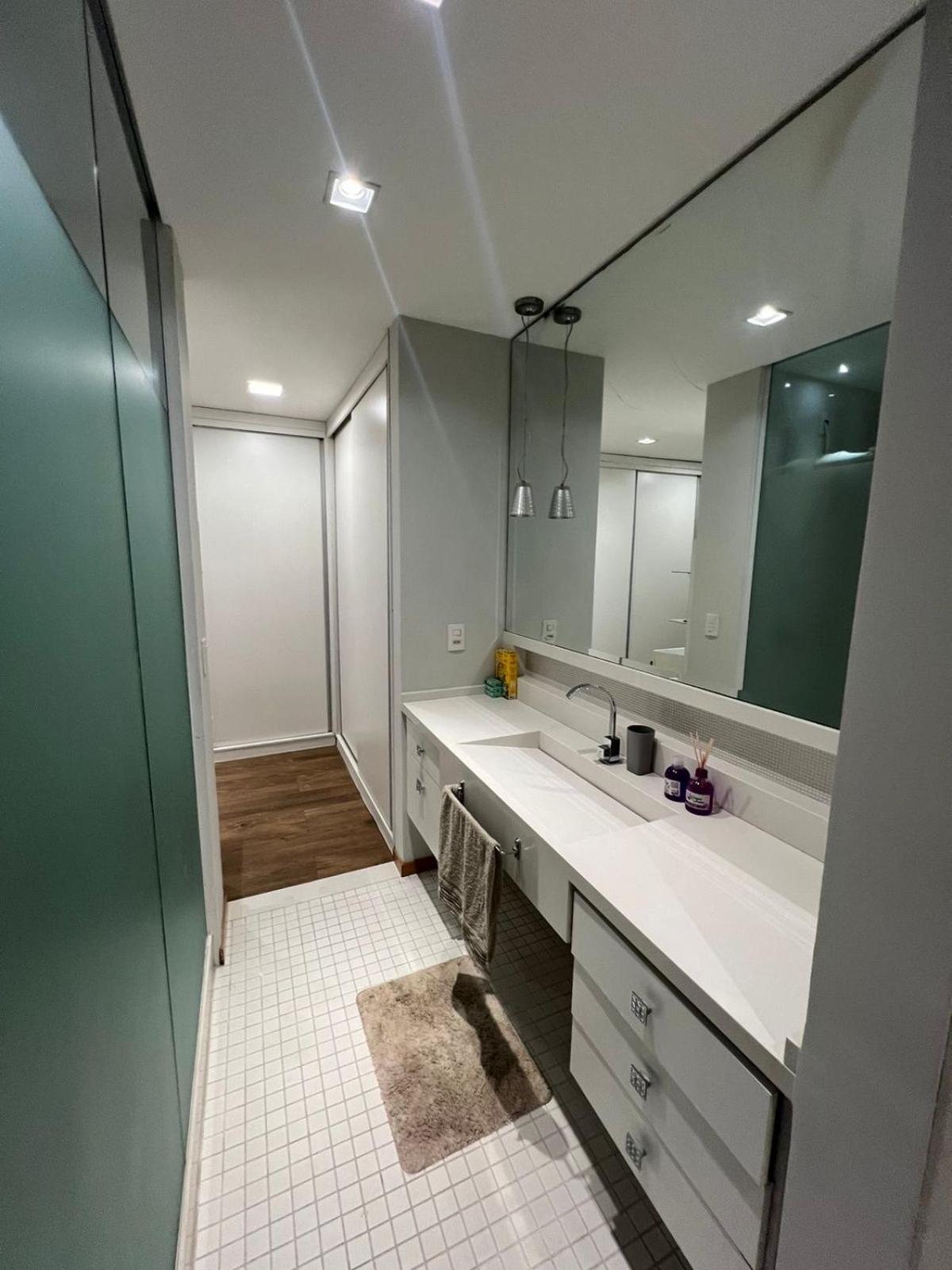 Apt 3Q Luxo Com Ar E Jacuzzi Na Beira Mar Гуарапарі Екстер'єр фото